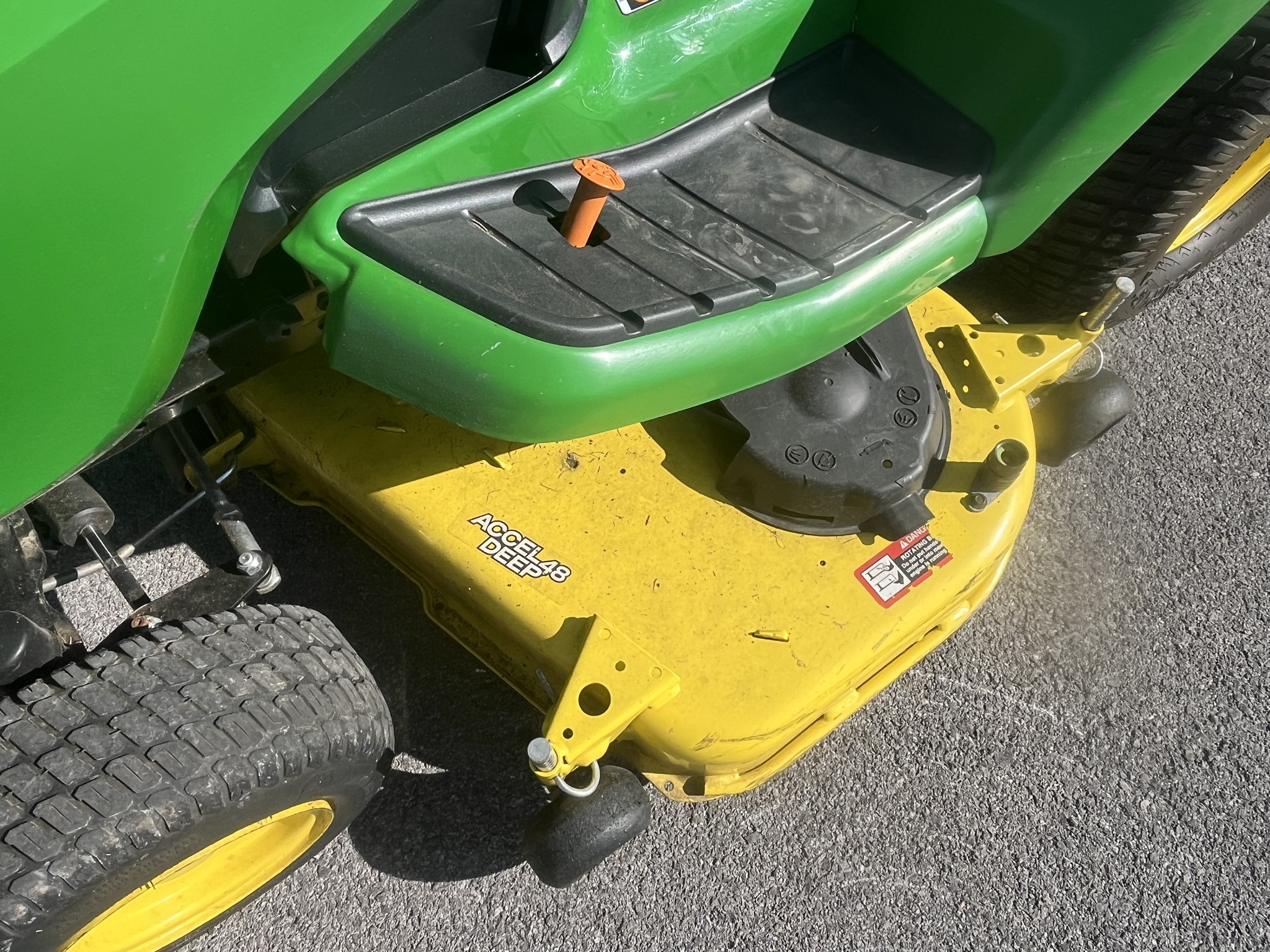 2019 John Deere X590 Image 5