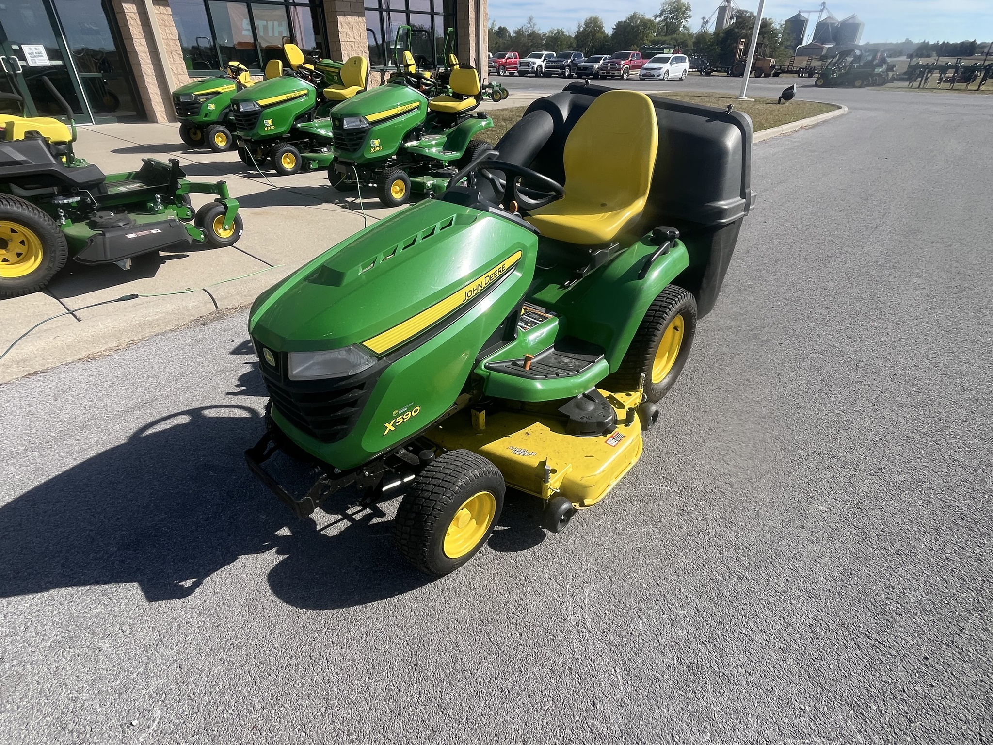 2019 John Deere X590 Image 2