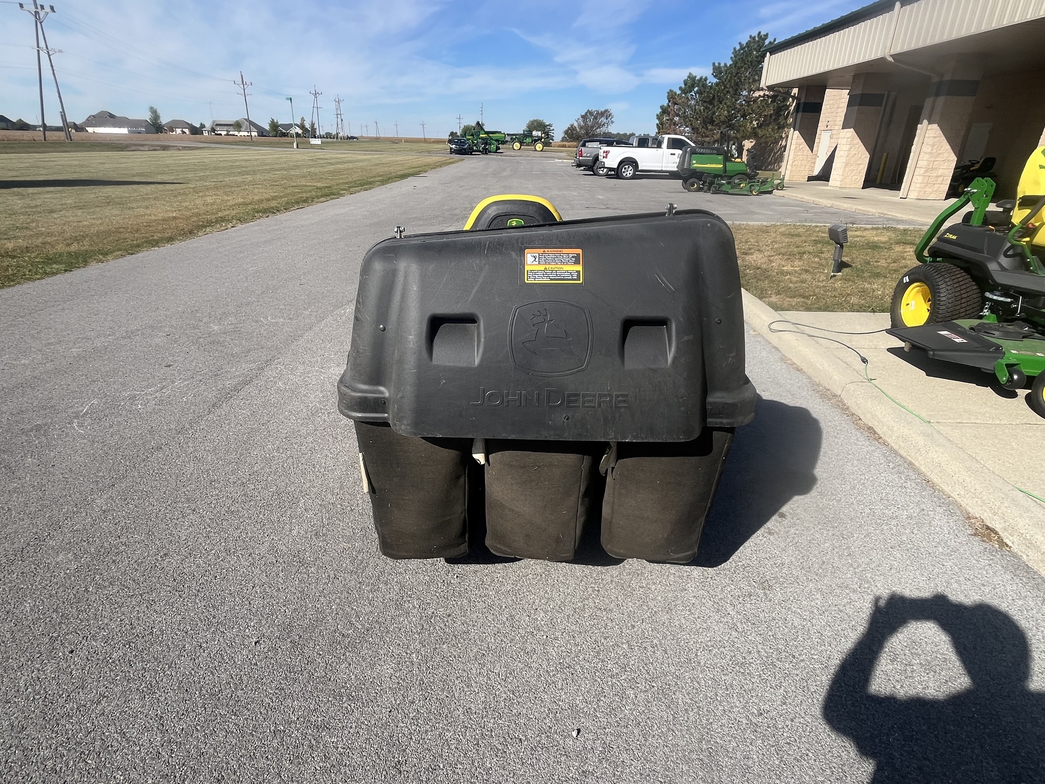 2019 John Deere X590 Image 6