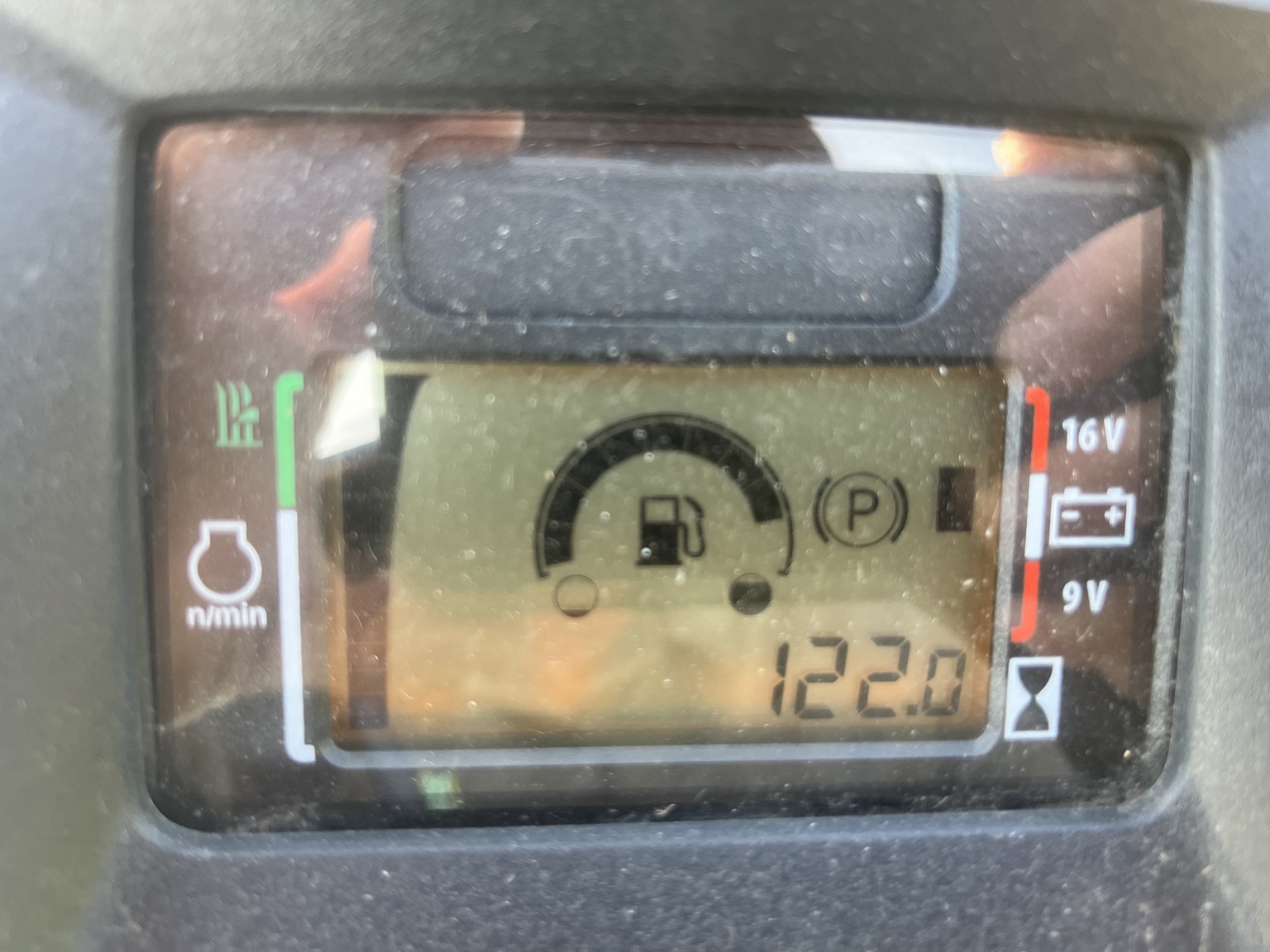 2019 John Deere X590 Image 7