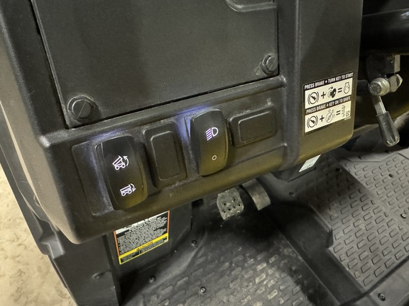 2022 John Deere XUV 835M - Photo12