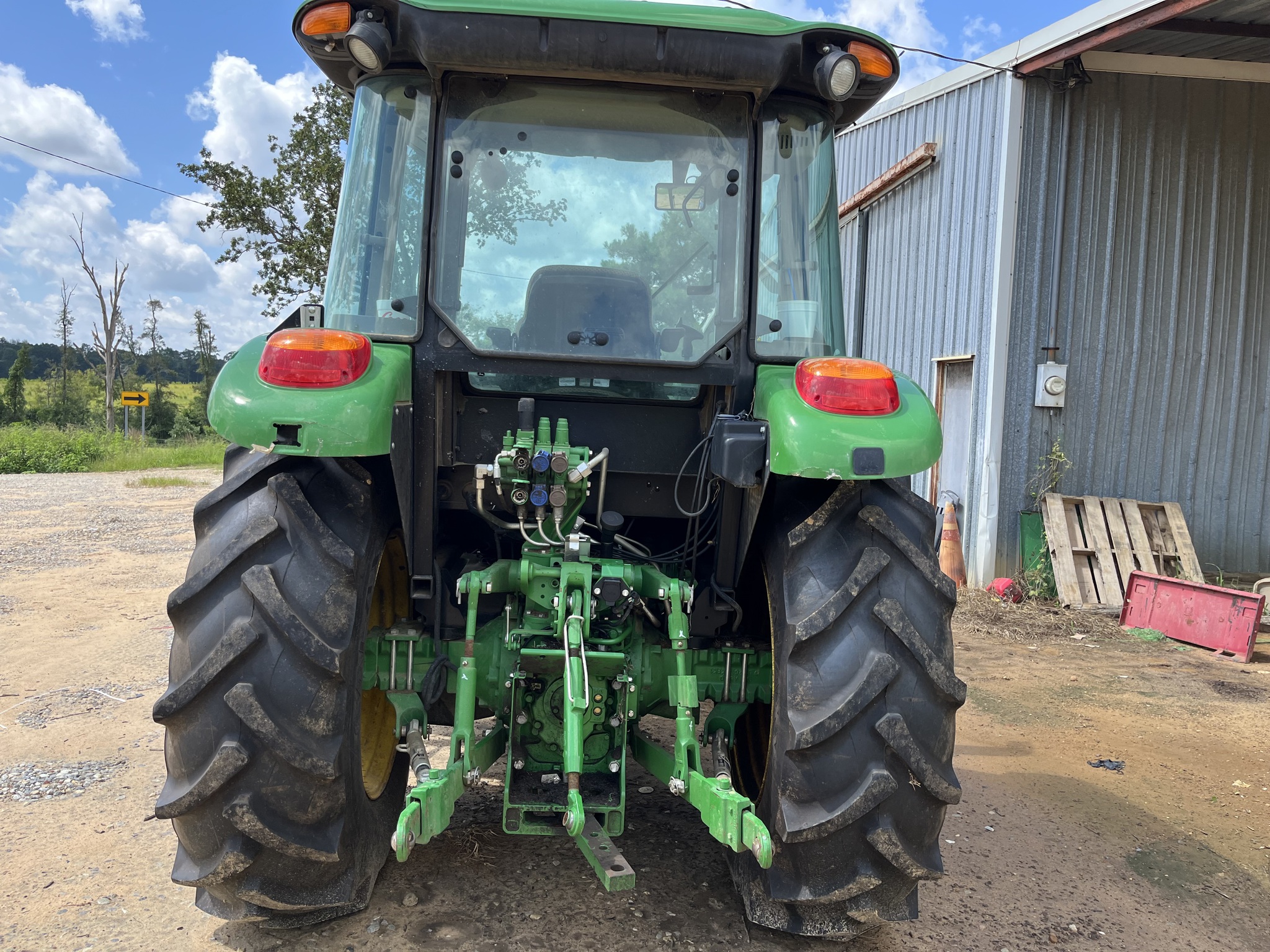 2023 John Deere 5100E Image 3