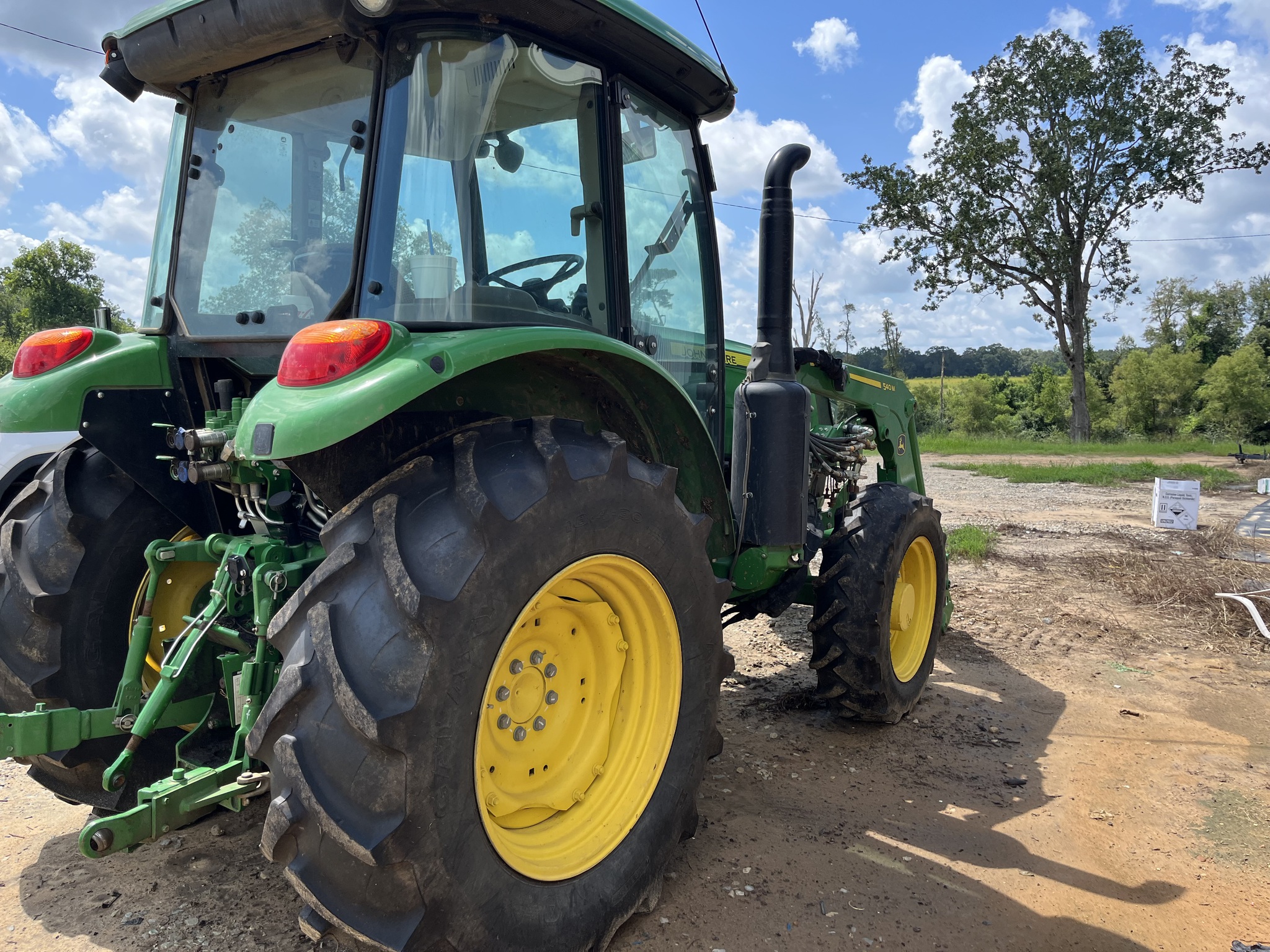 2023 John Deere 5100E Image 4