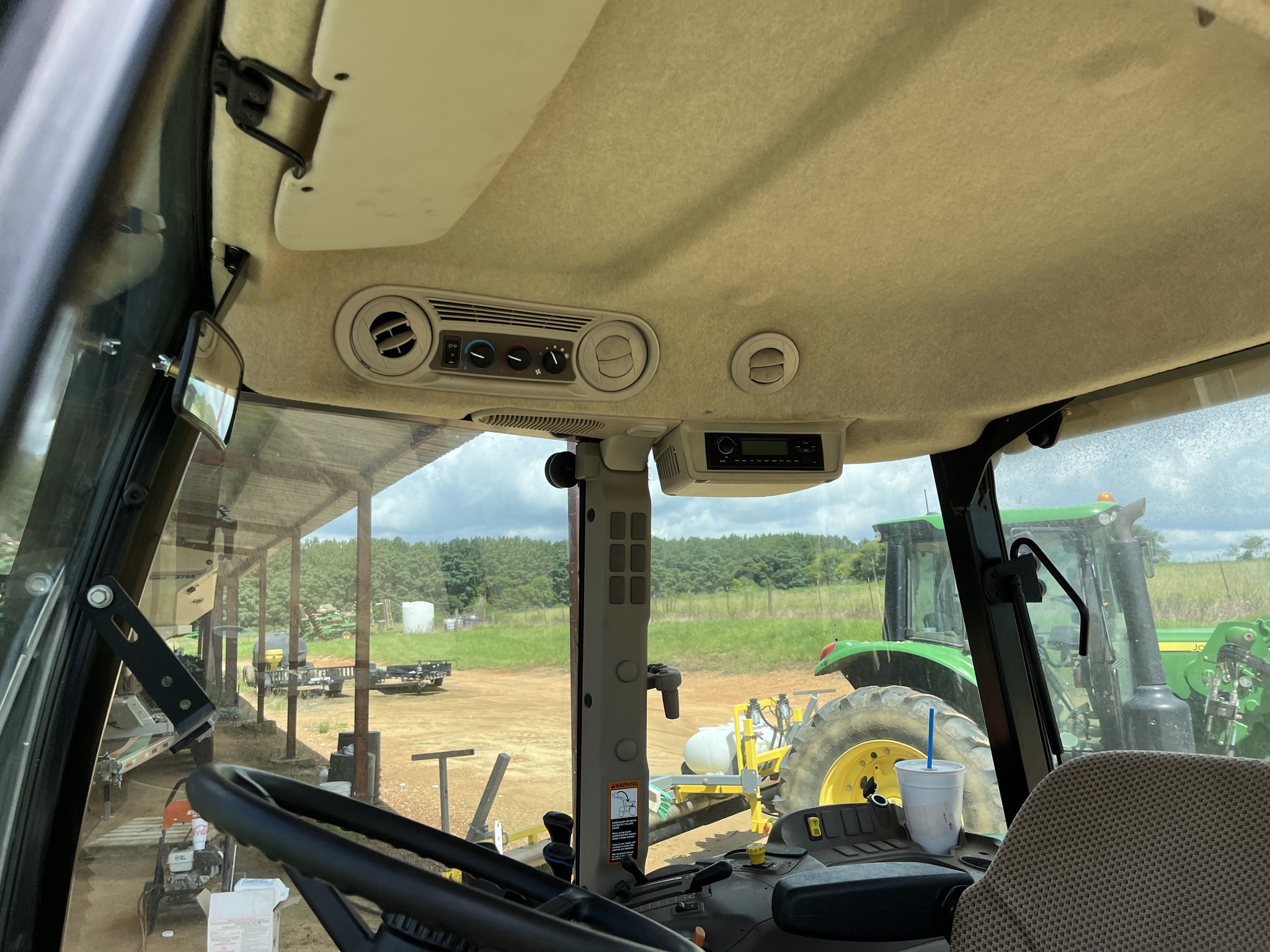 2023 John Deere 5100E Image 9