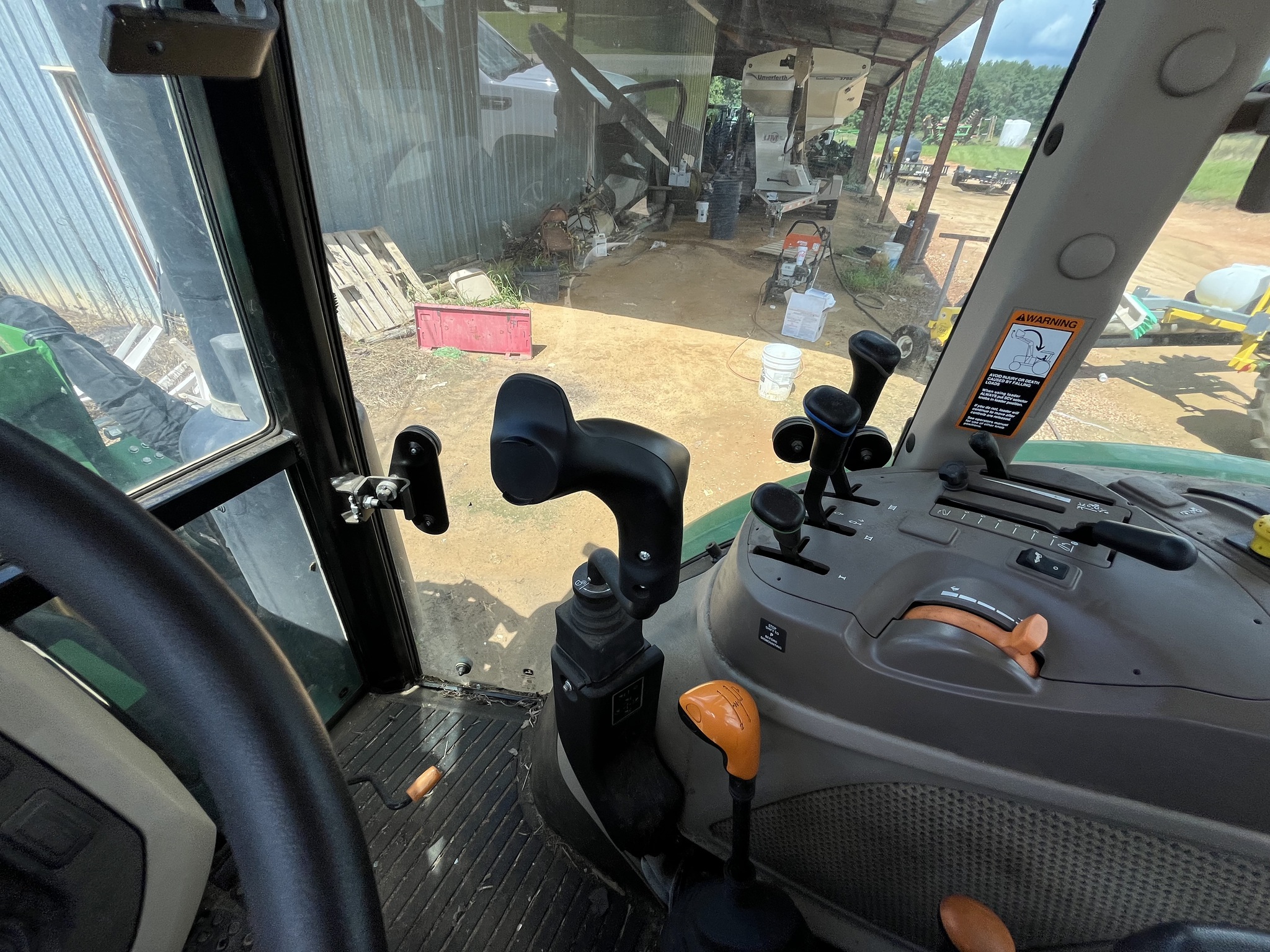 2023 John Deere 5100E Image 13