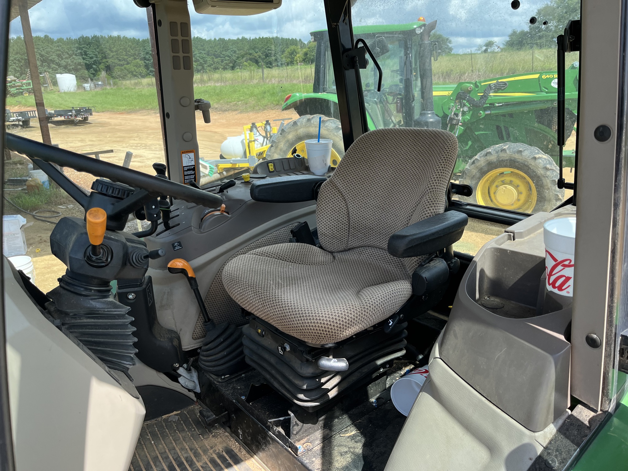 2023 John Deere 5100E Image 8