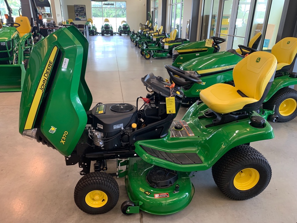 2025 John Deere X370 Image 2