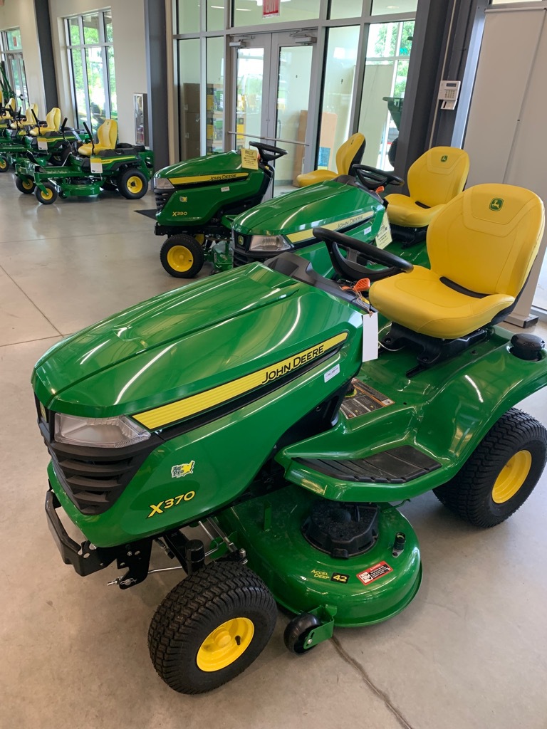 2025 John Deere X370 Image 5