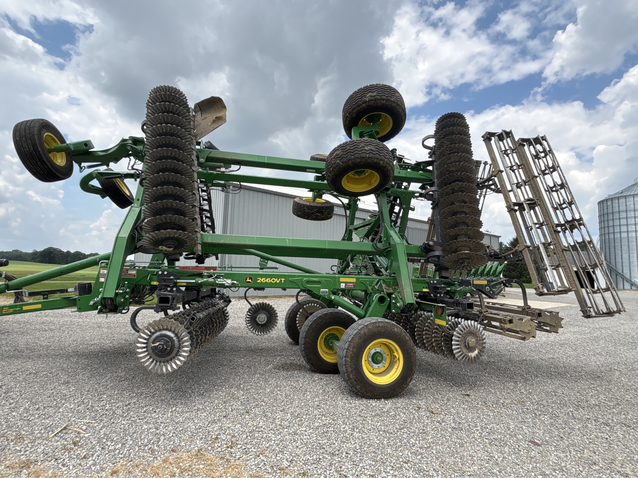 Used 2024 John Deere 2660VT Vertical Tillage at Koenig Equipment in Urbana, OH - PhotoXL2