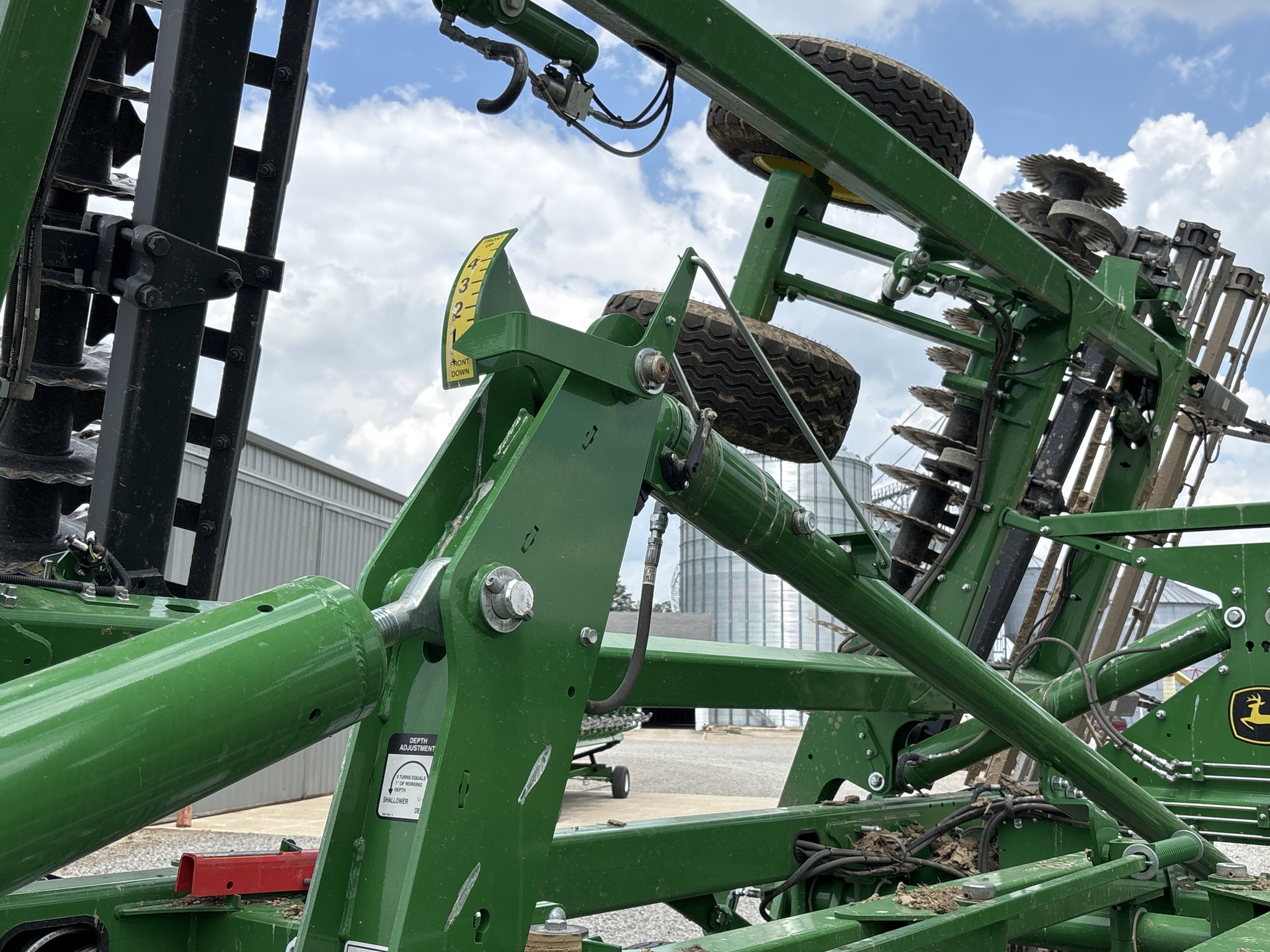 Used 2024 John Deere 2660VT Vertical Tillage at Koenig Equipment in Urbana, OH - PhotoXL13