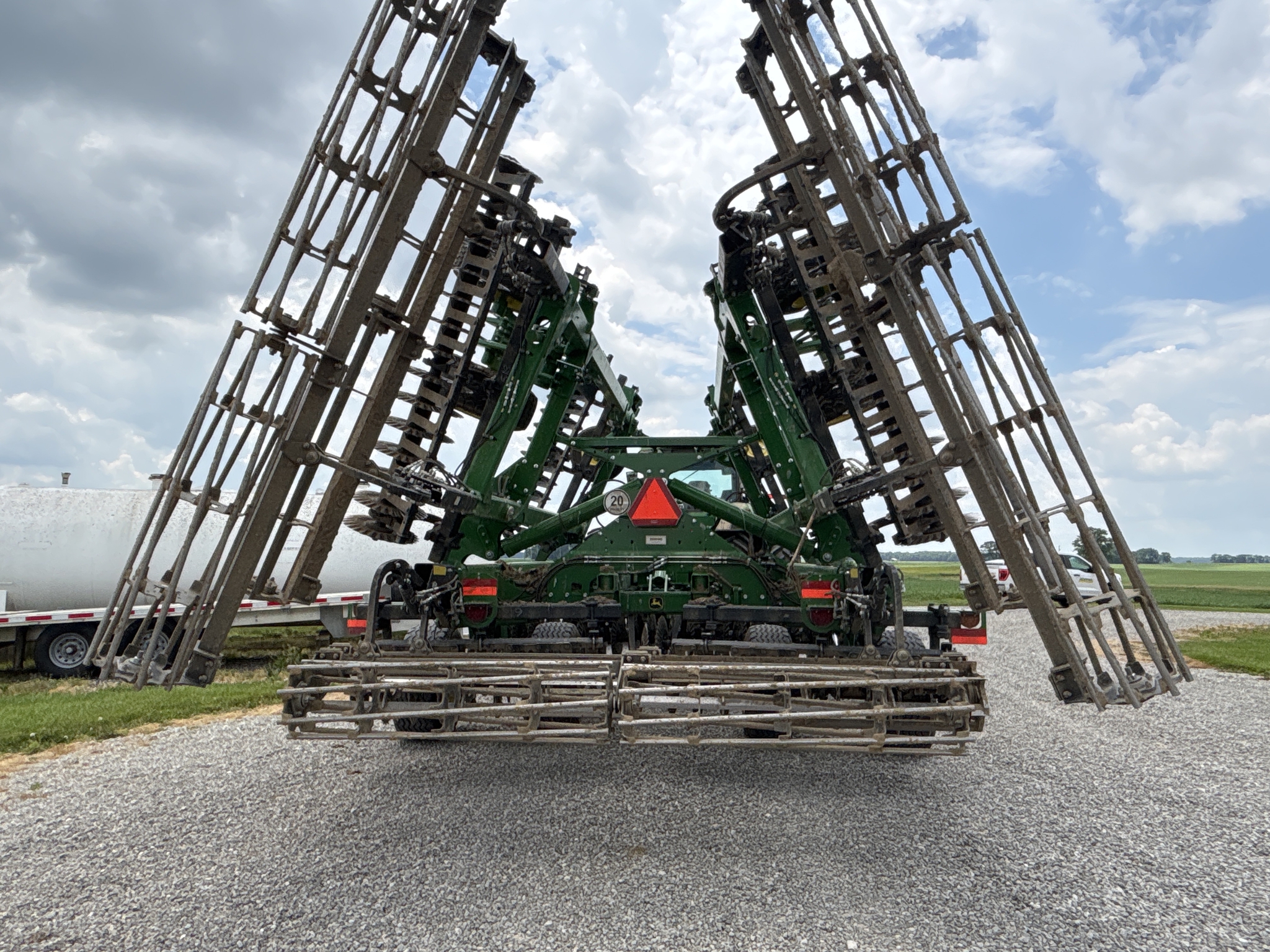 Used 2024 John Deere 2660VT Vertical Tillage at Koenig Equipment in Urbana, OH - PhotoXL3