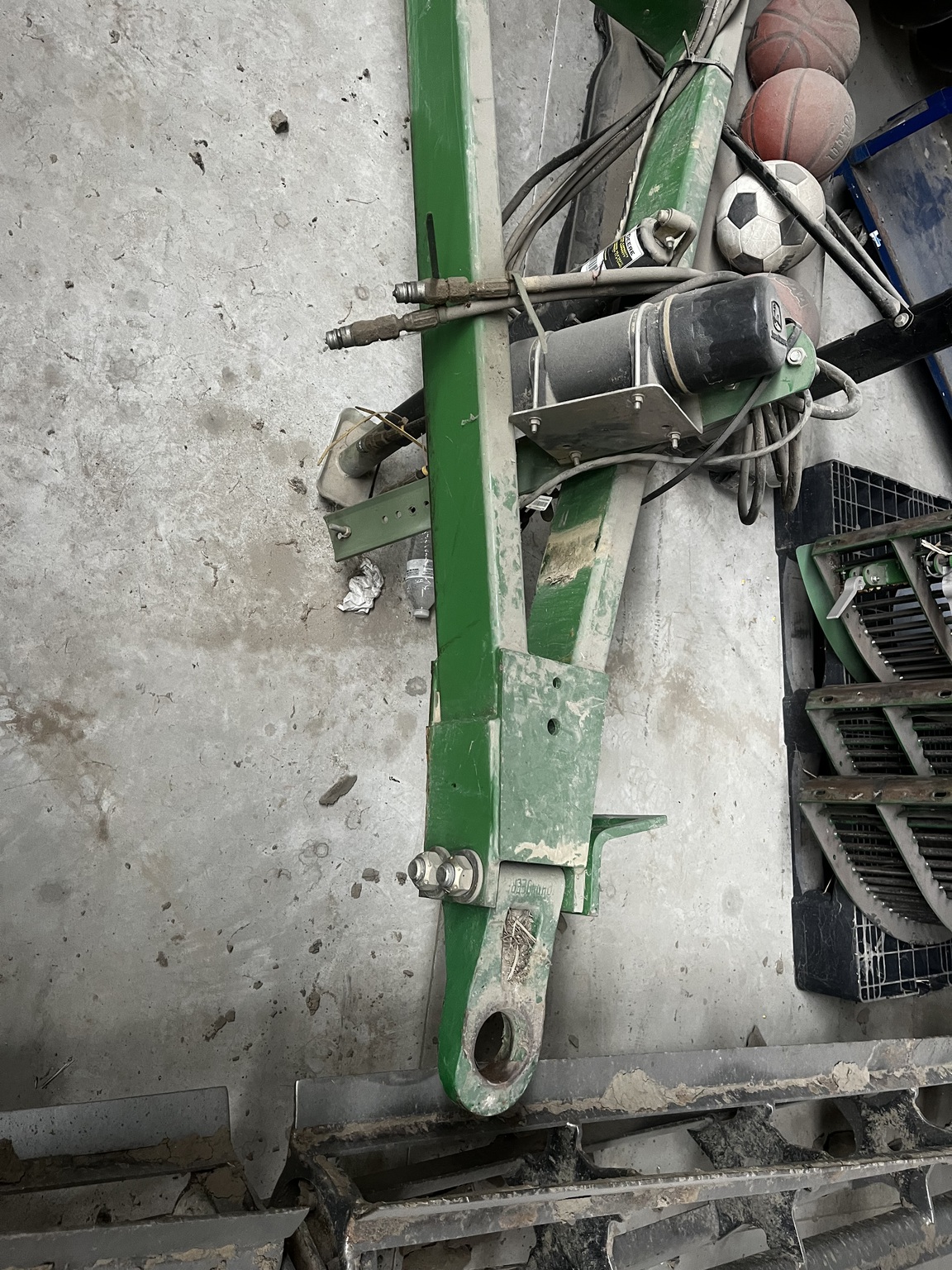 2012 John Deere 714 Image 5