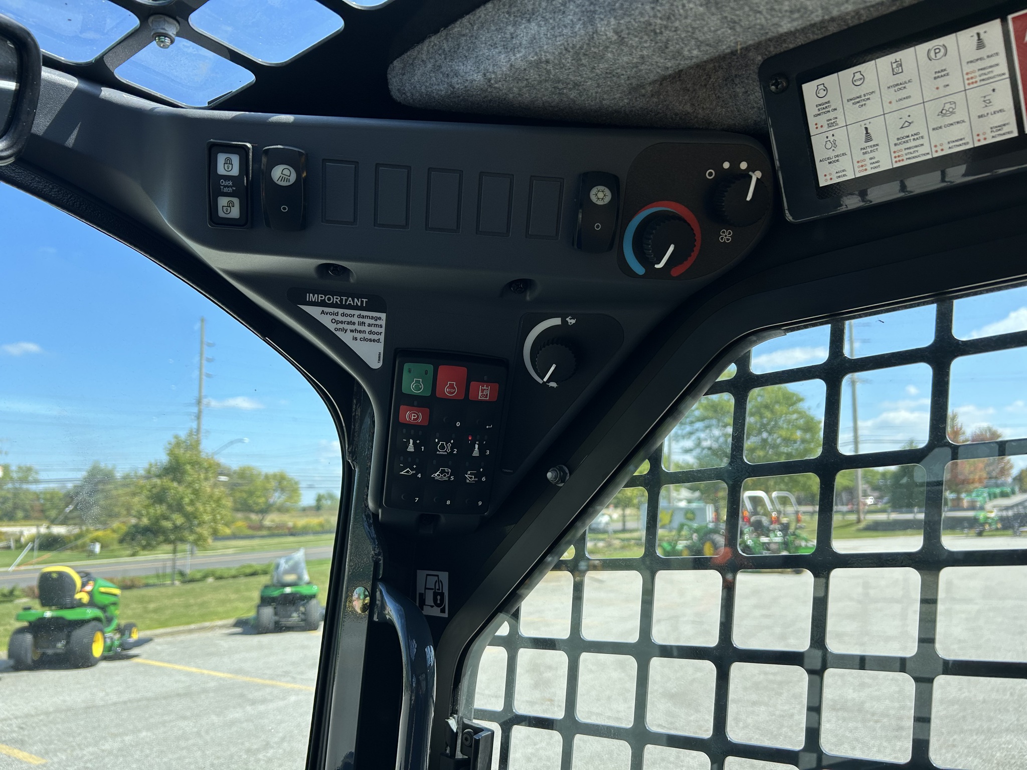 2024 John Deere 317G Image 10