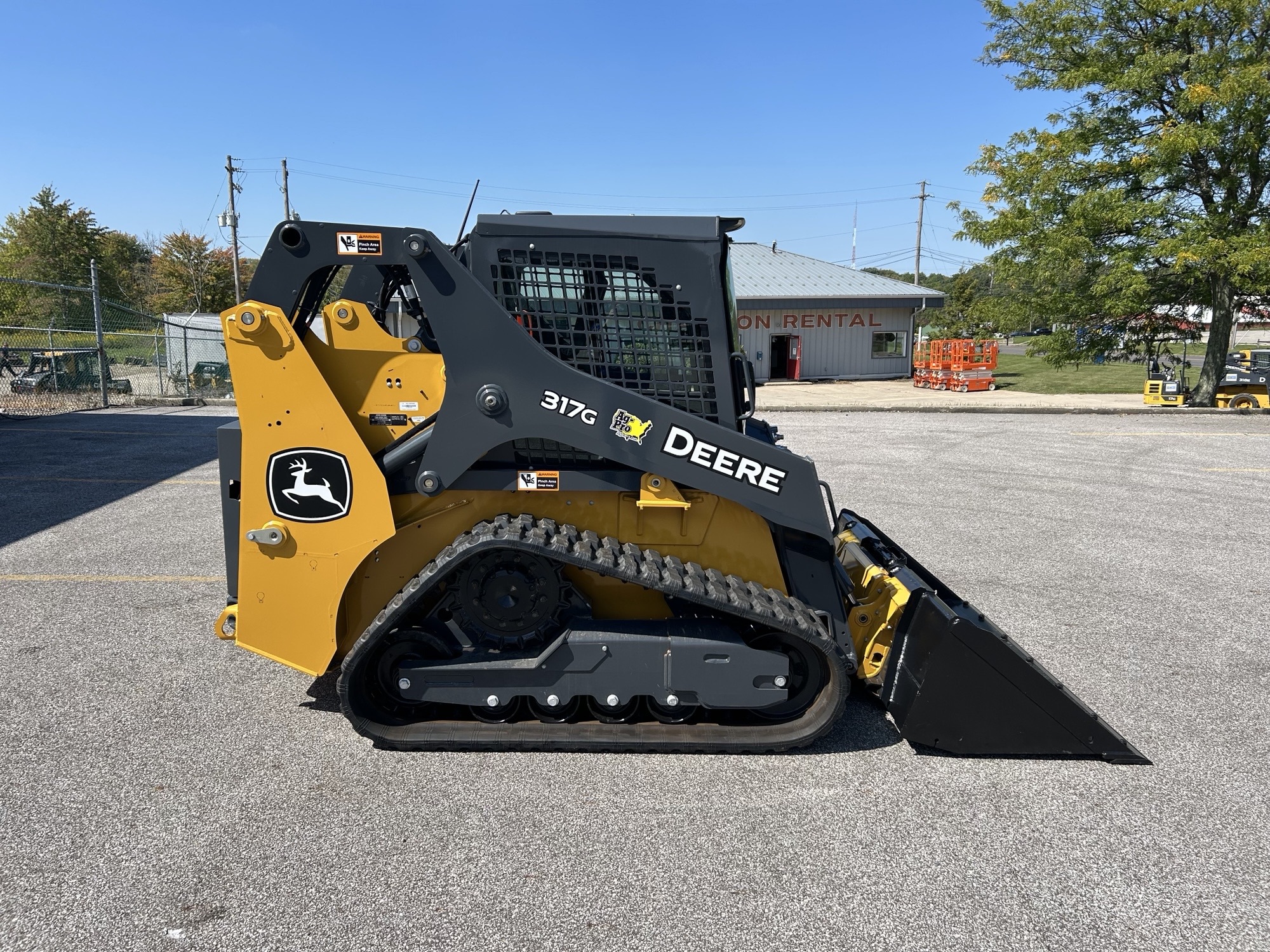 2024 John Deere 317G Image 8