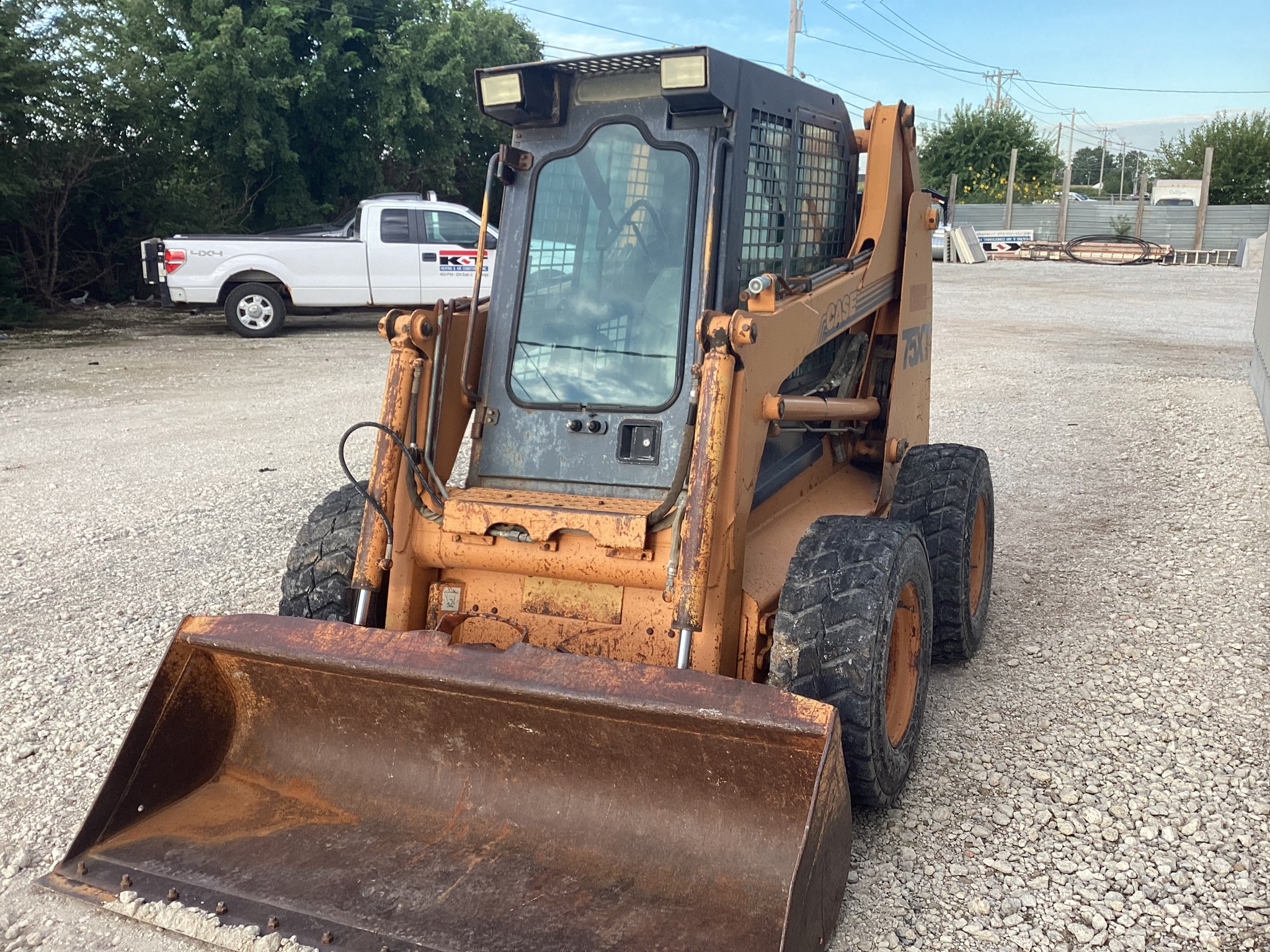 2001 Case 75XT Image 4