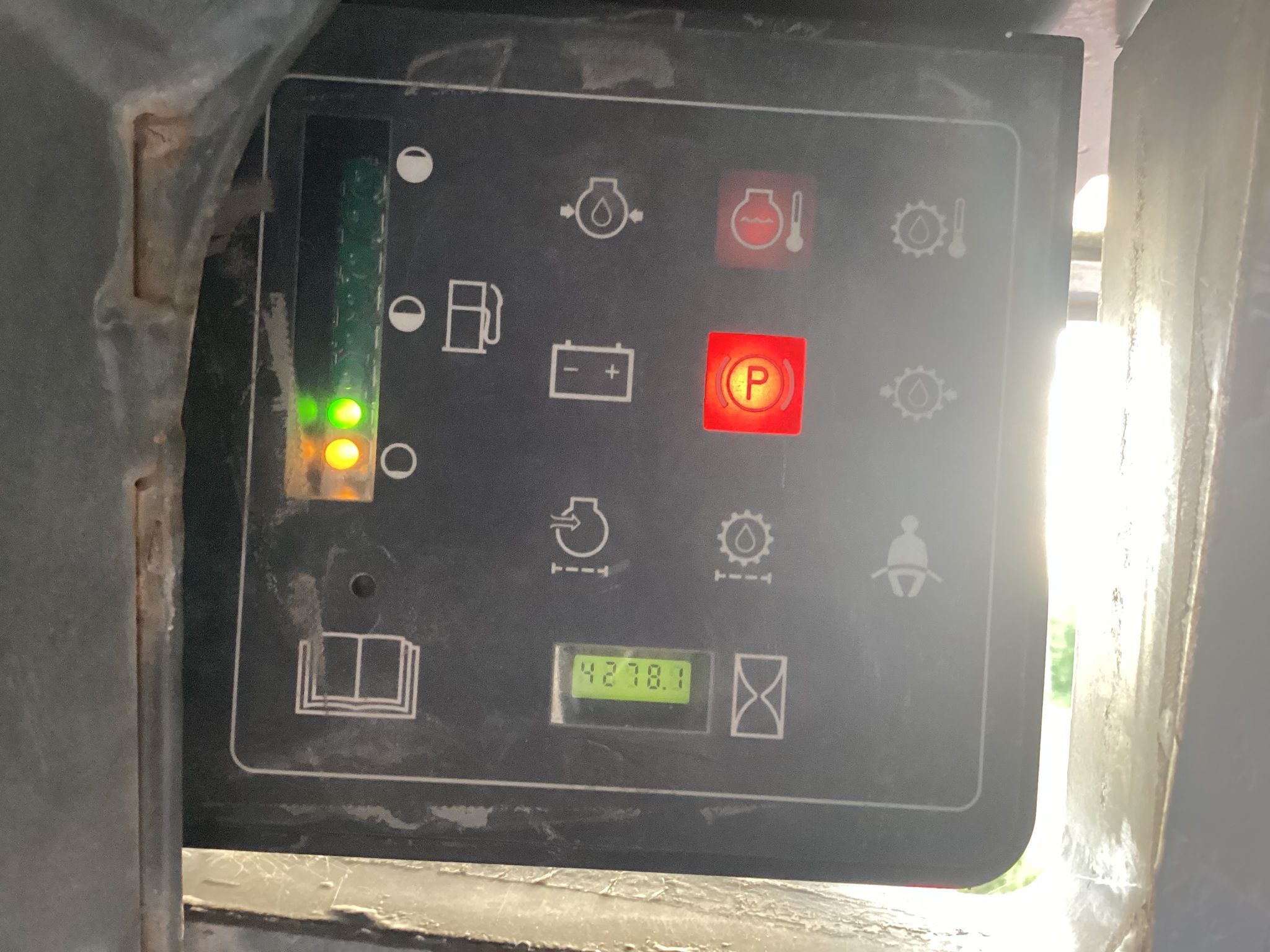 2001 Case 75XT Image 7