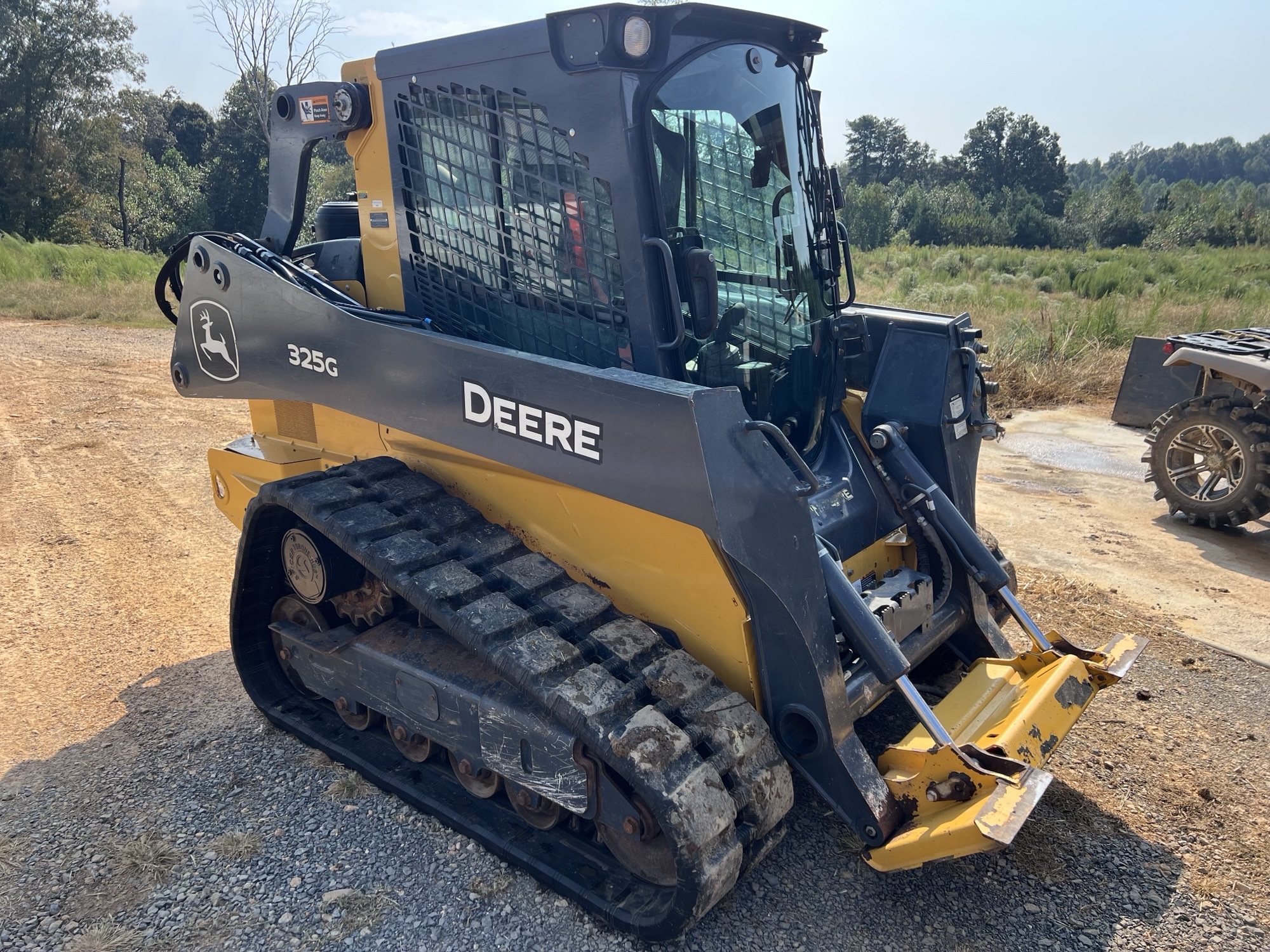2022 John Deere 325G Image 3