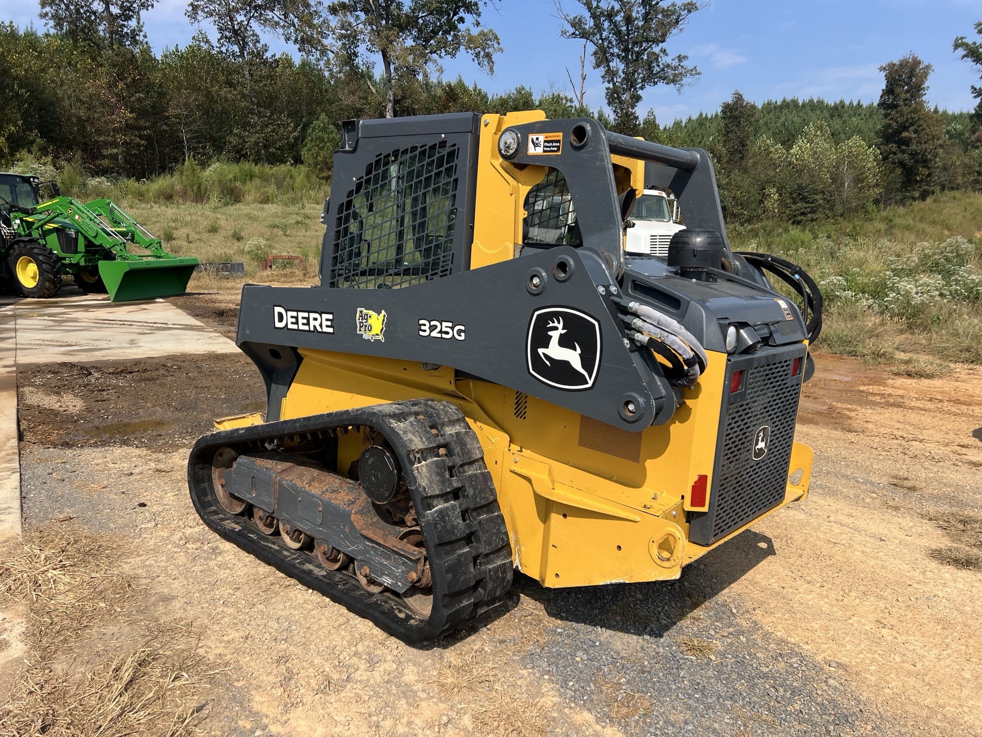 2022 John Deere 325G Image 4