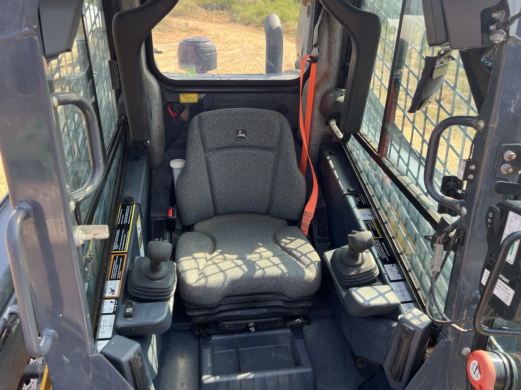 2022 John Deere 325G Image 5