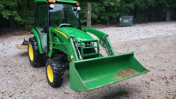Photo of 2011 John Deere 3720