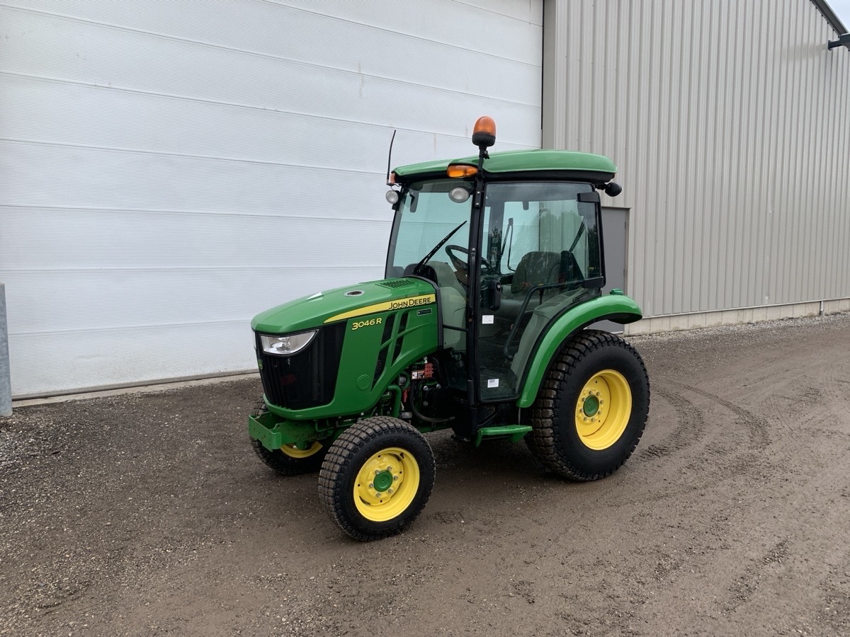 2021 John Deere 3046R Image 1