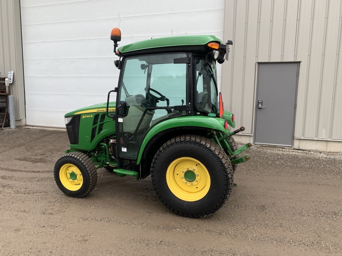 2021 John Deere 3046R Image 2