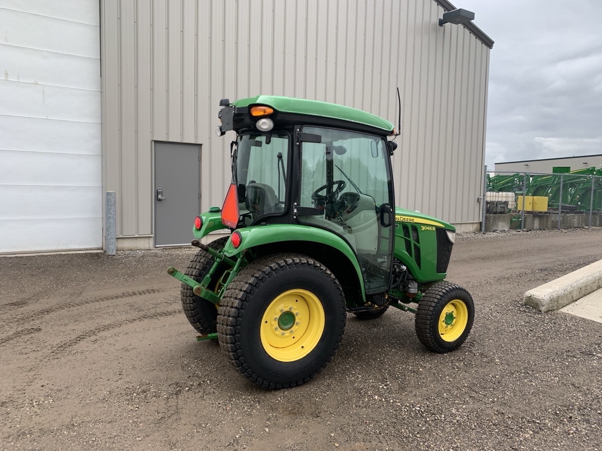 2021 John Deere 3046R Image 5
