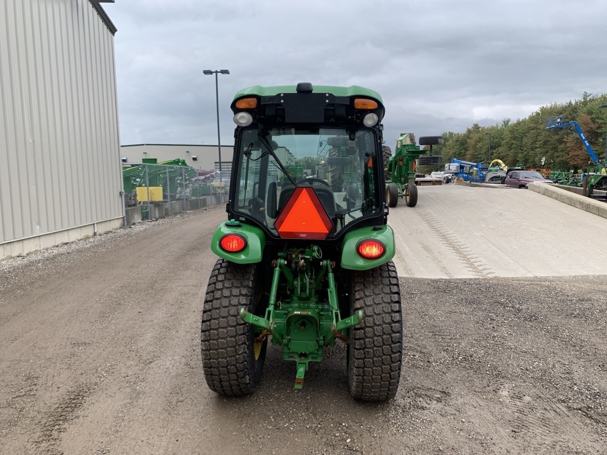 2021 John Deere 3046R Image 6