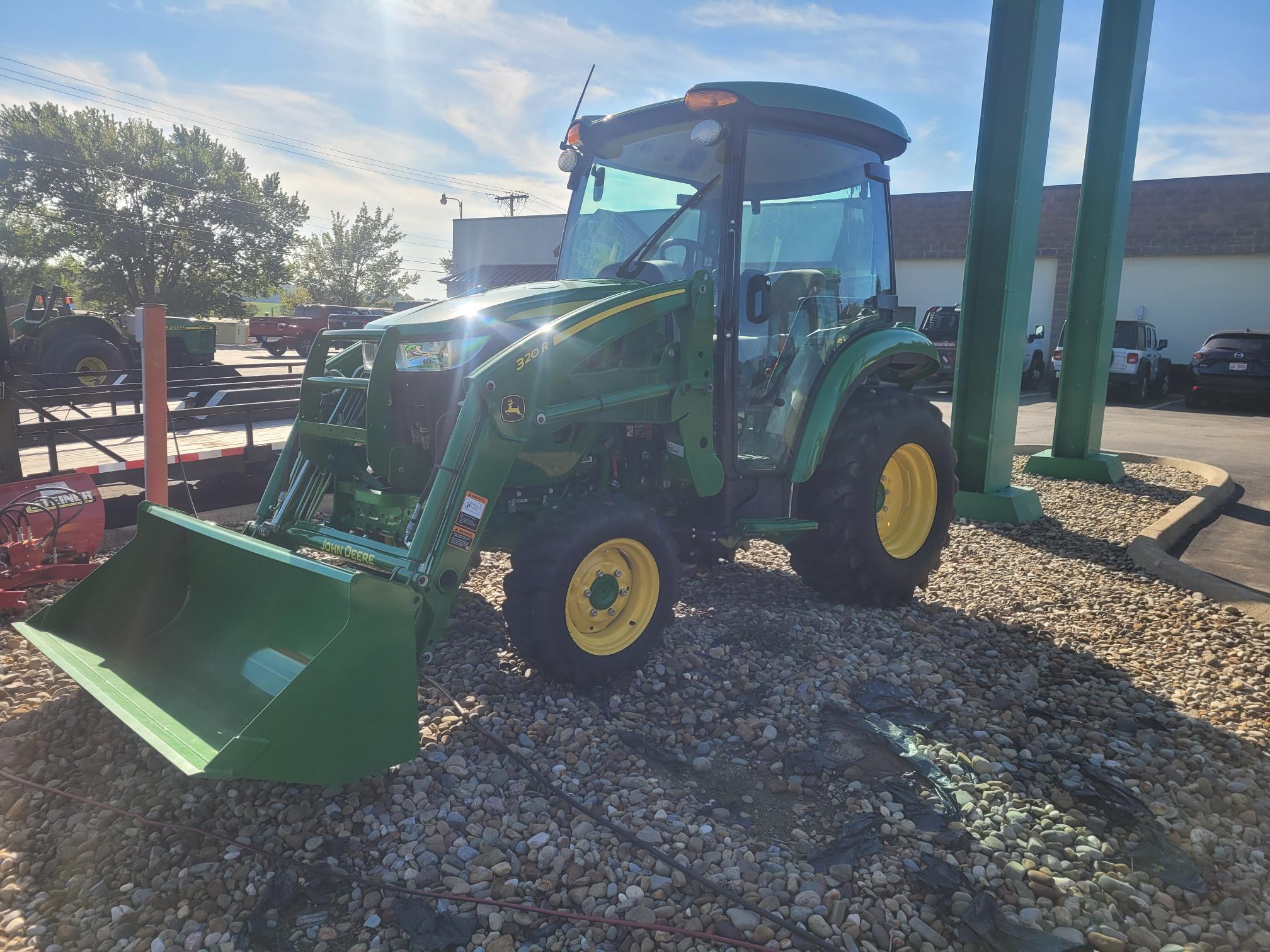 2022 John Deere 3033R Image 2