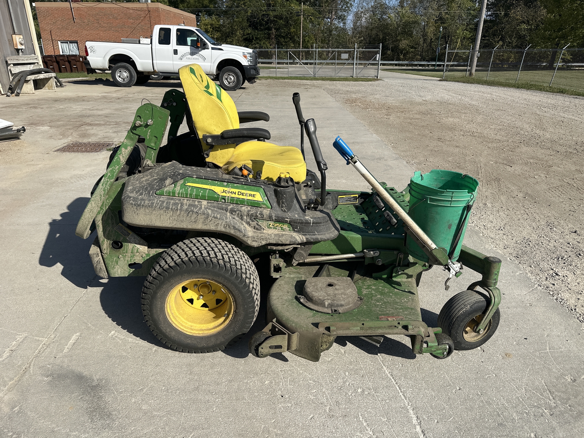 2023 John Deere Z950R Image 6