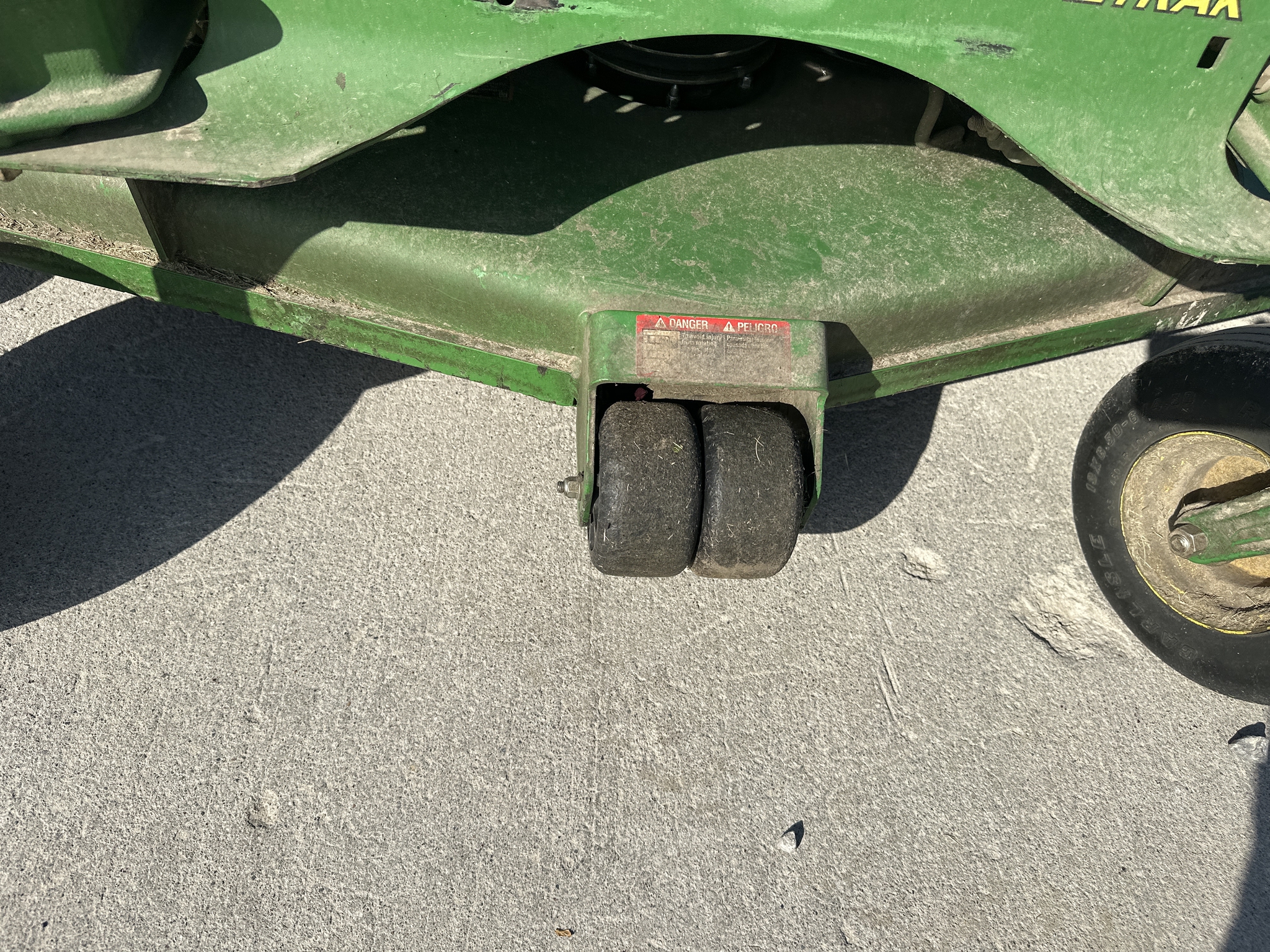 2023 John Deere Z950R Image 9