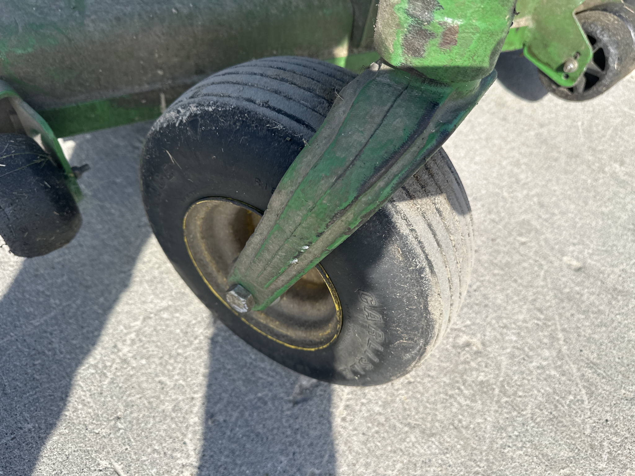 2023 John Deere Z950R Image 17