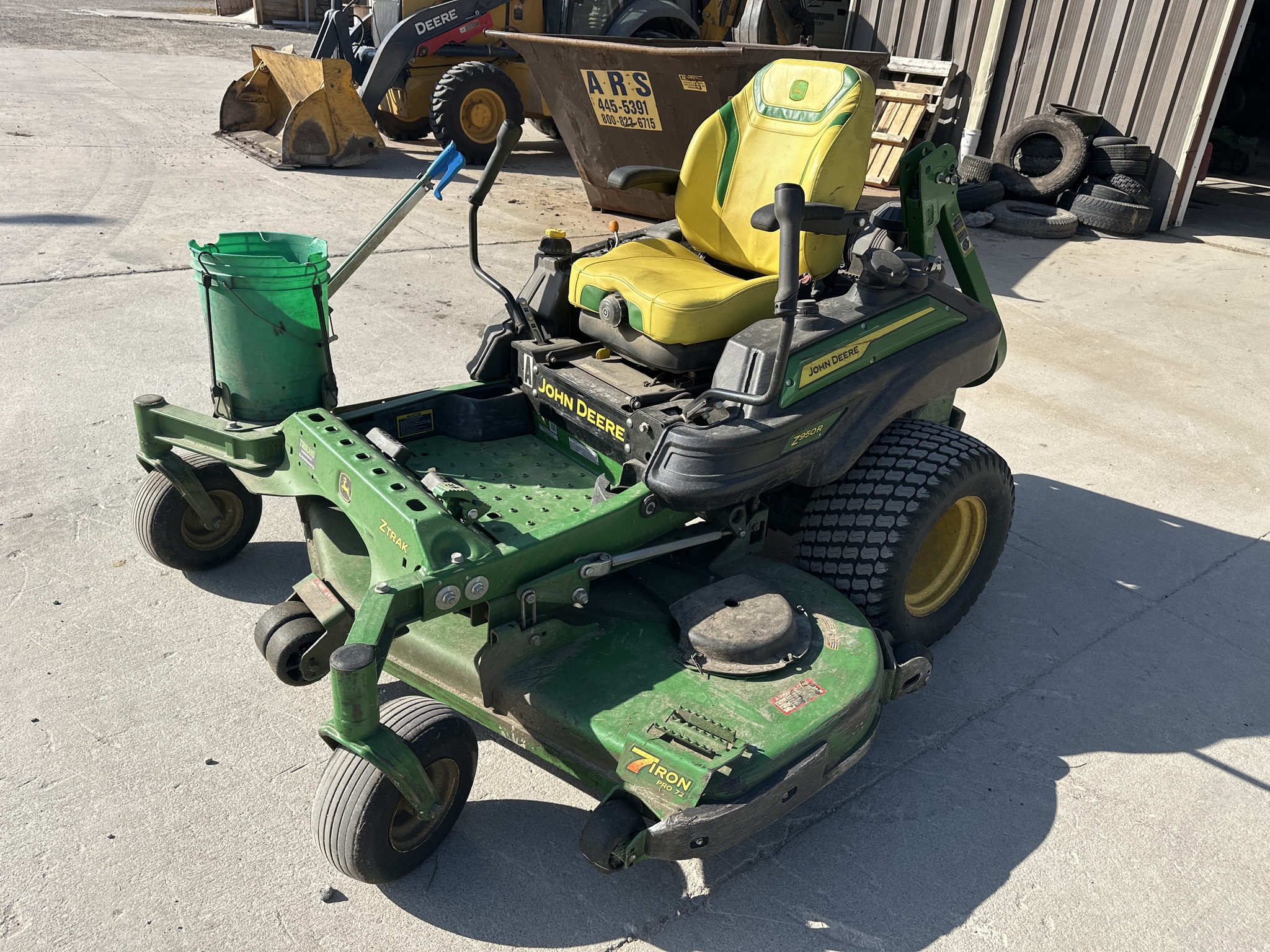 2023 John Deere Z950R Image 1