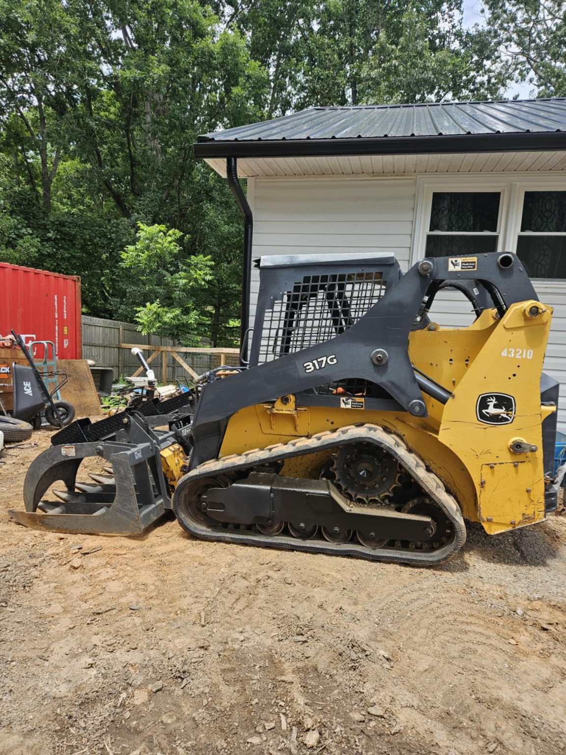 2017 John Deere 317G Image 1