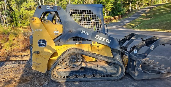 2017 John Deere 317G-4