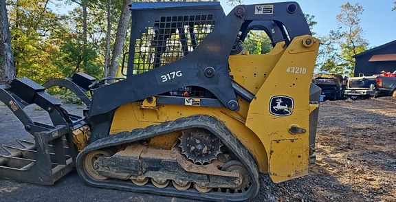 2017 John Deere 317G-2