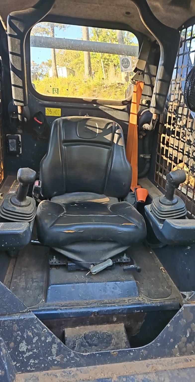 2017 John Deere 317G Image 7