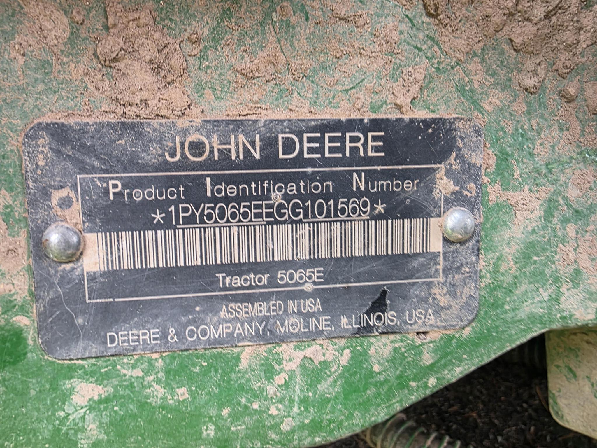 2016 John Deere 5065E Image 2