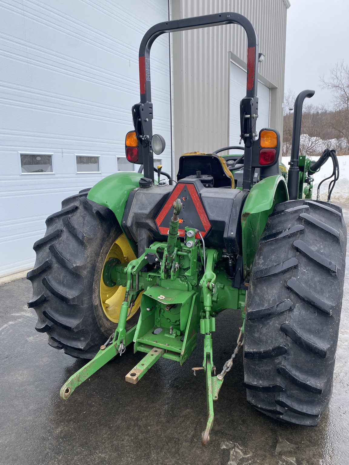 2016 John Deere 5065E Image 3