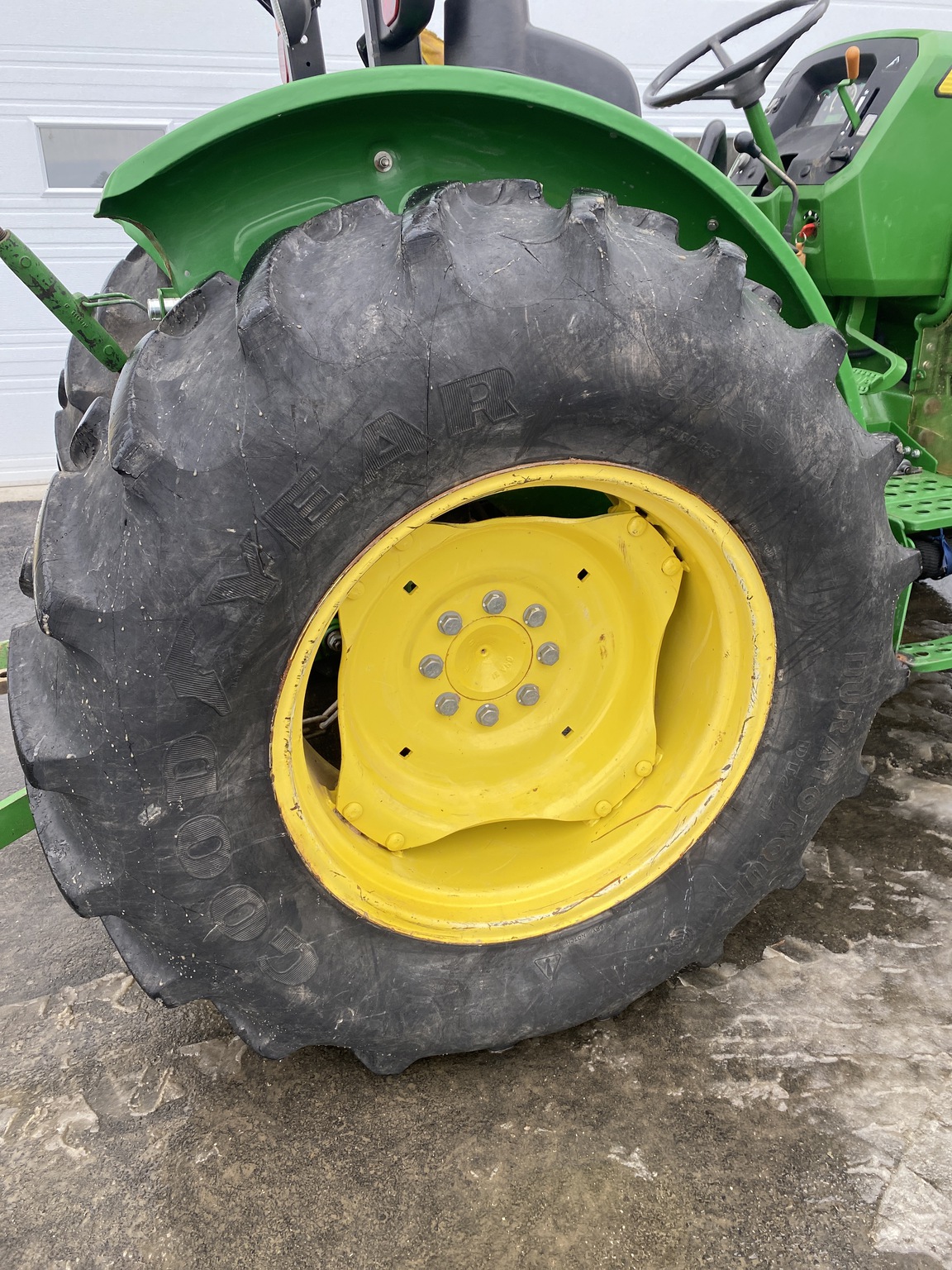 2016 John Deere 5065E Image 5