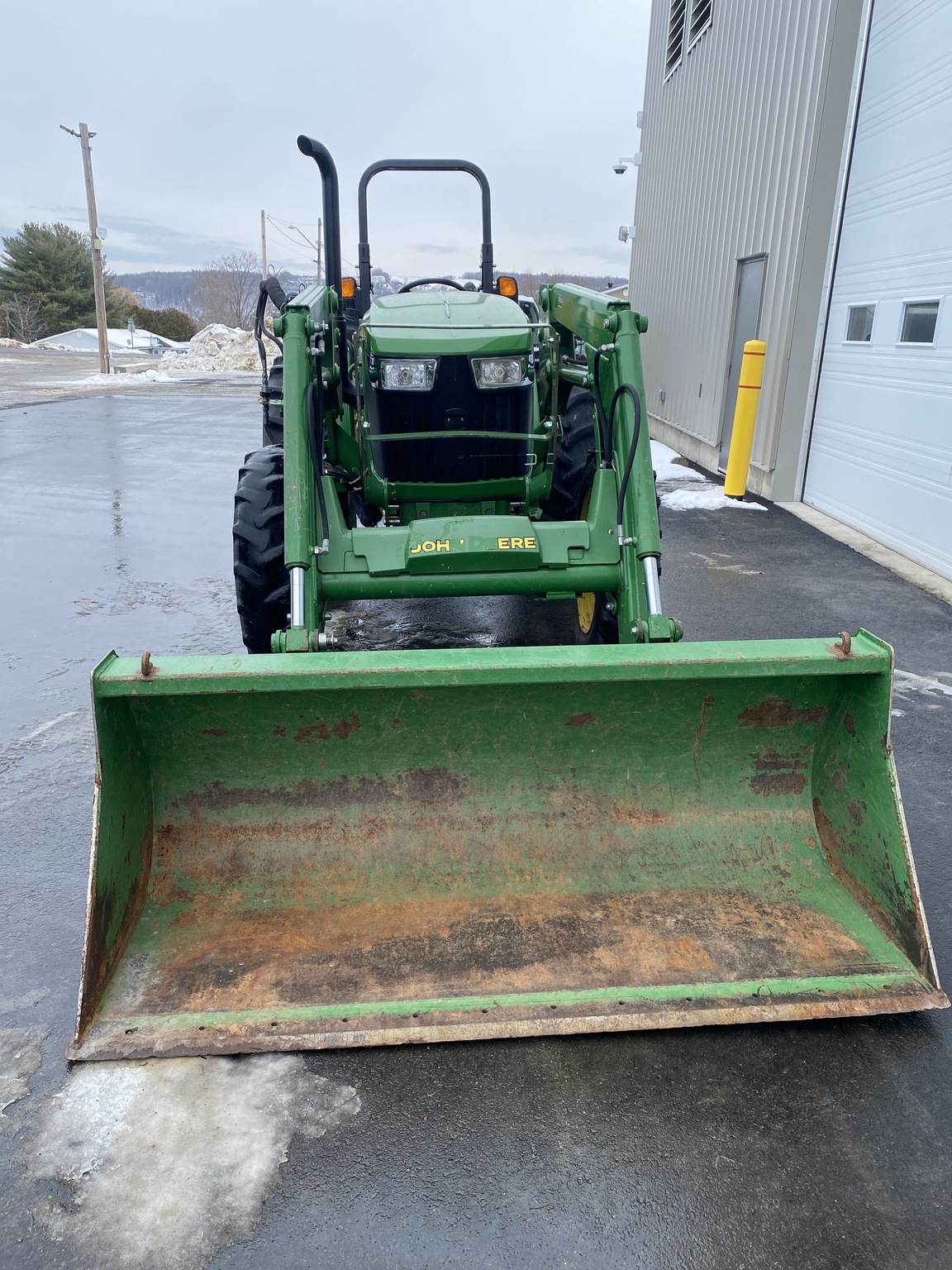 2016 John Deere 5065E Image 8