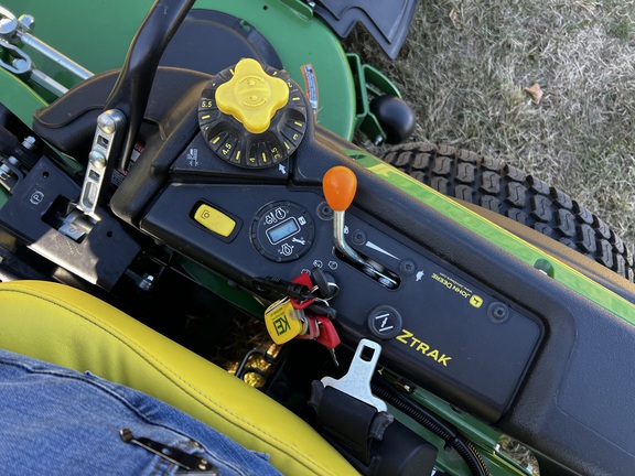 2025 John Deere Z950M - Photo17