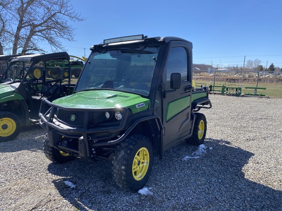 Photo of a 2022 John Deere XUV 835M