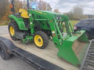 2017 John Deere 2032R Image 5