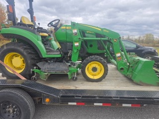 2017 John Deere 2032R Image 4