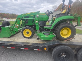 2017 John Deere 2032R Image 1
