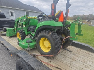 2017 John Deere 2032R Image 2