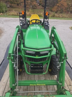 2017 John Deere 2032R Image 7