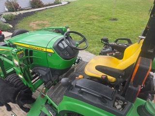 2017 John Deere 2032R Image 11