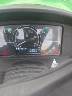 2017 John Deere 2032R Image 12